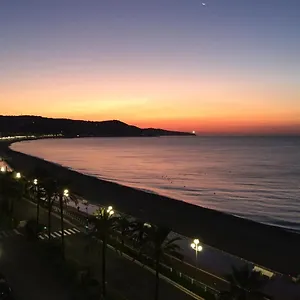 Avec Vue Sur La Promenade Des Appartement
